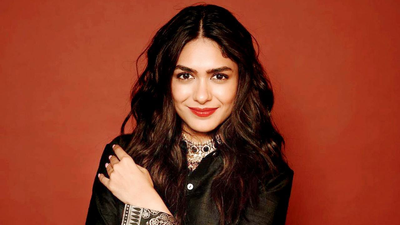 મૃણાલ ઠાકુર