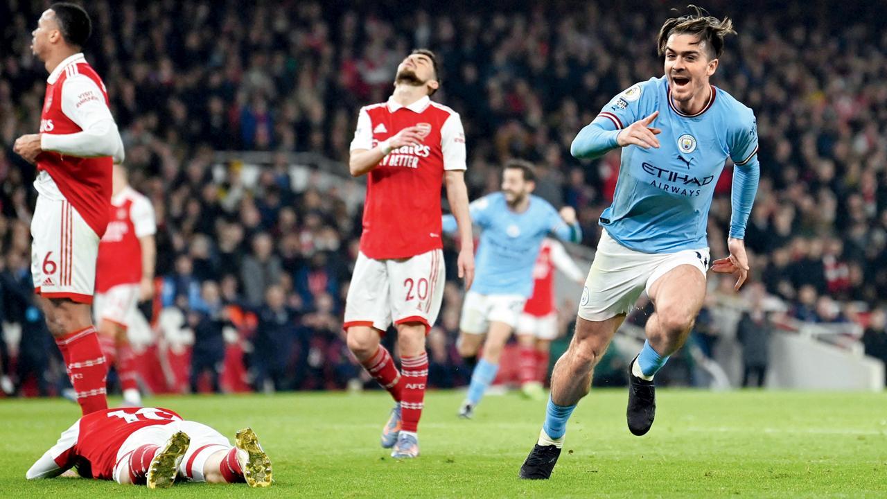 બુધવારે લંડનમાં ૭૨મી મિનિટે ગોલ કર્યા પછી સેલિબ્રેશનના મૂડમાં મૅન્ચેસ્ટર સિટીનો જૅક ગ્રિલિશ (જમણે). તસવીર પી.ટી.આઇ.