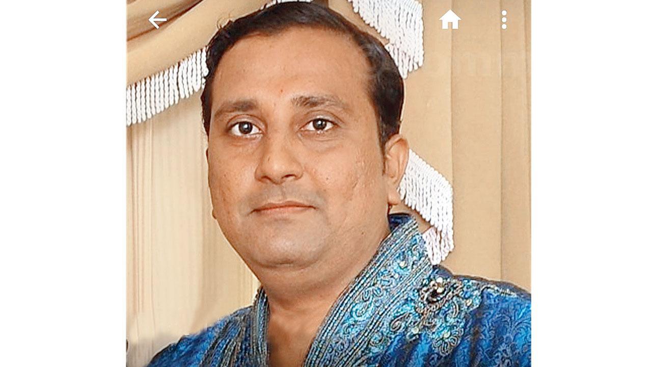 મલાડના જિજ્ઞેશ ગાલા પર નકલી ભારતીય ચલણી સિક્કાઓનો બિઝનેસ કરવાનો આરોપ છે. આ કેસમાં દિલ્હી પોલીસે તેની ધરપકડ કરી છે અને આ કથિત કૌભાંડમાં બીજું કોણ-કોણ સંડોવાયેલું છે એની તપાસ કરી રહી છે. 