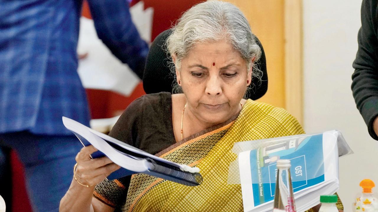 નવી દિલ્હીમાં ગઈ કાલે જીએસટી કાઉન્સિલની ૪૯મી મીટિંગ દરમ્યાન કેન્દ્રીય નાણાપ્રધાન નિર્મલા સીતારમણ