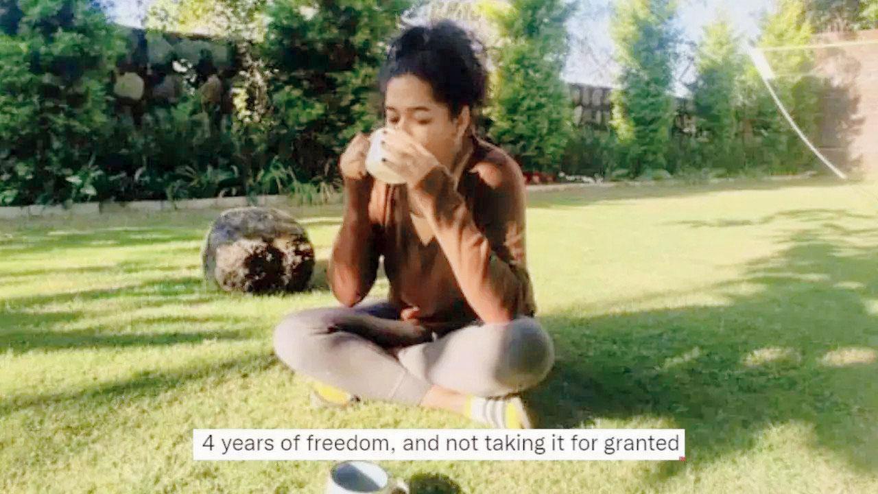 મહિલાએ છૂટાછેડાની ચોથી વર્ષગાંઠની ઉજવણી કરી