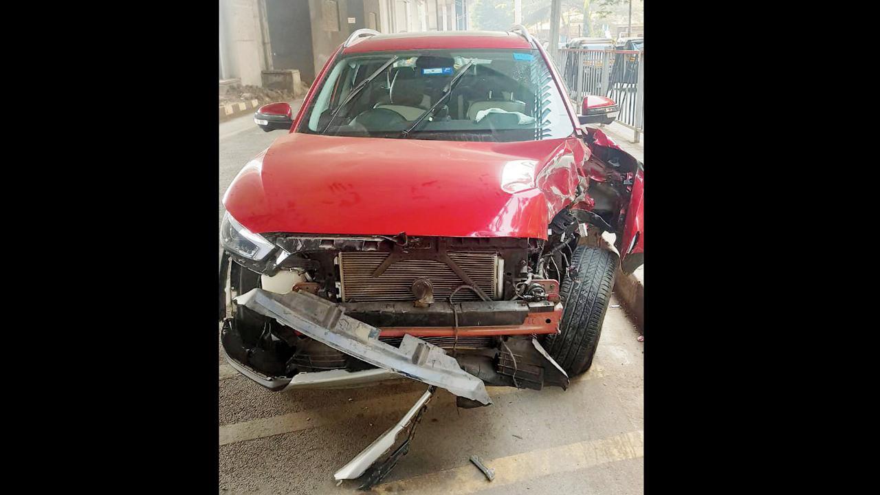 નયનાબહેન પ્રવાસ કરી રહ્યાં હતાં એ ઓલા કાર સાથે સામેની બાજુથી આવતી એમજી હેક્ટર કાર અથડાઈ હતી.