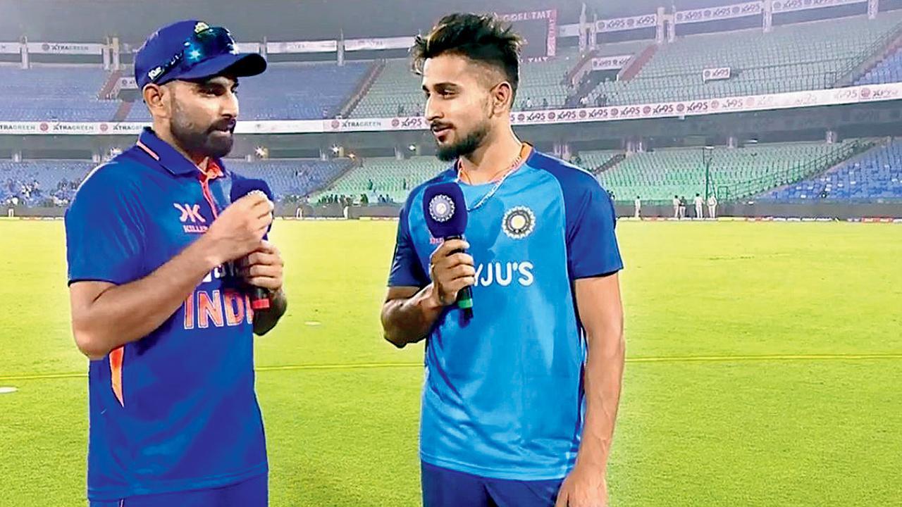 રાયપુરમાં ઉમરાન મલિકે લીધો મોહમ્મદ શમીનો ઇન્ટરવ્યુ.