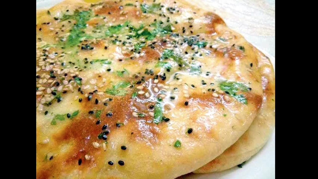 ચીઝ કુલચા