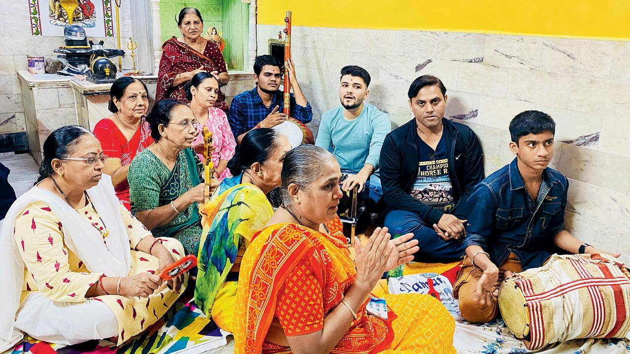 હરિ કીર્તને ભરી દીધો જનરેશન ગૅપ