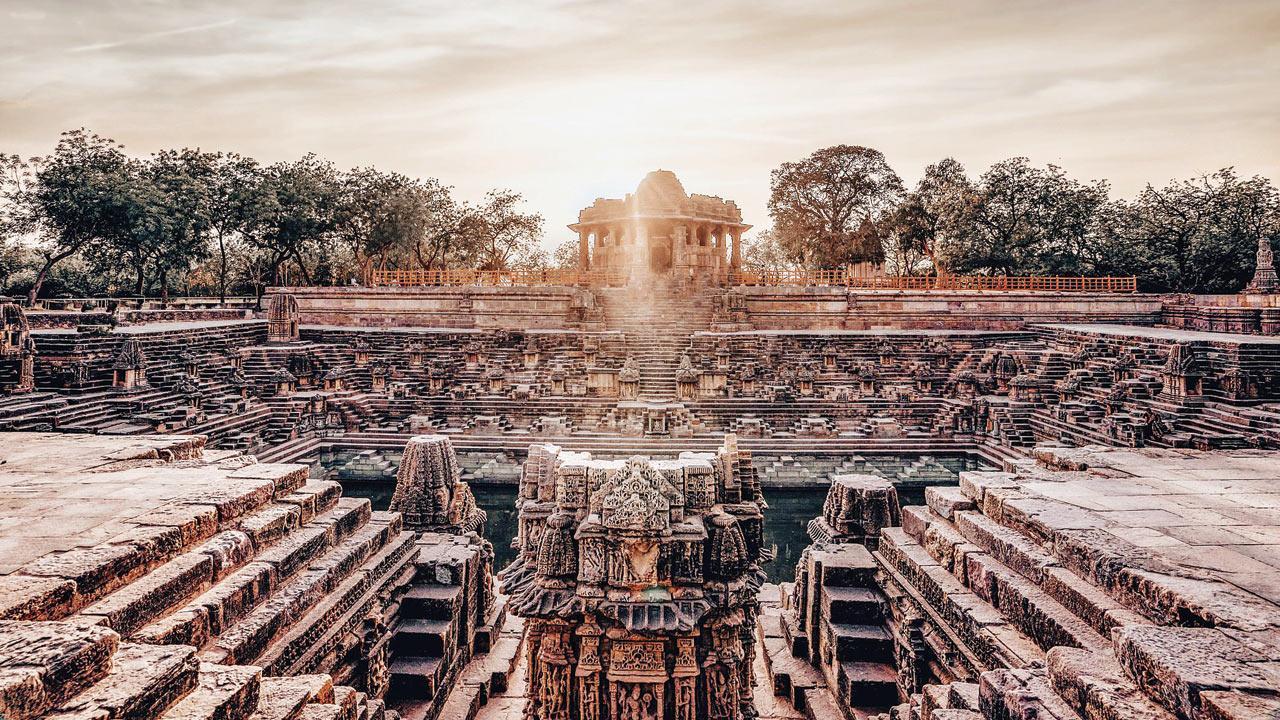 ઓમ સૂર્યાય નમઃ ઓમ આદિત્યાય નમઃ ઓમ અરુણદેવાય નમઃ