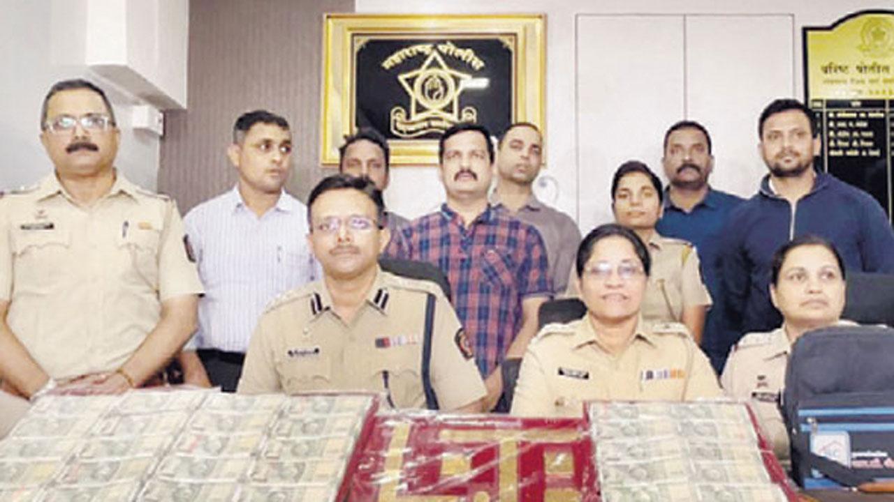 ફિલ્મી ઢબે ૨૫ લાખ રૂપિયા અને  ત્રણ કિલો સોનું ગઠિયાઓ પડાવી ગયા