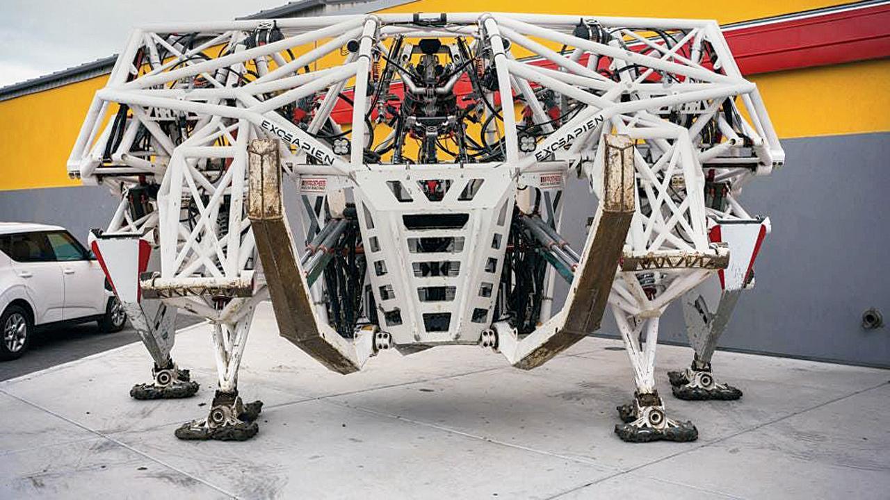 લાસ વેગસની સ્ટ્રિપ ક્લબની બહાર મુકાયો ૪ ટનનો રોબો