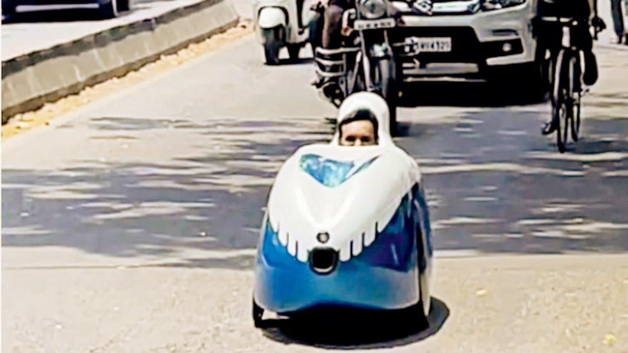 બૅન્ગલોરના એક યુવકે જેપી નગરમાં જોવા મળેલી ત્રણ પૈડાંની એક સાઇકલ કારનો વિડિયો શૅર કર્યો હતો