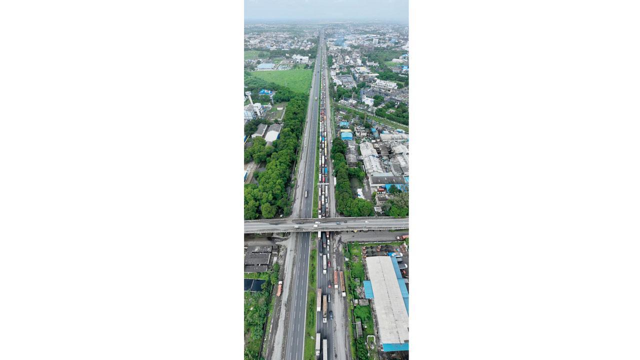 અમદાવાદ–મુંબઈ હાઇવે પર ભરૂચ પાસે ટ્રાફિક જૅમ.