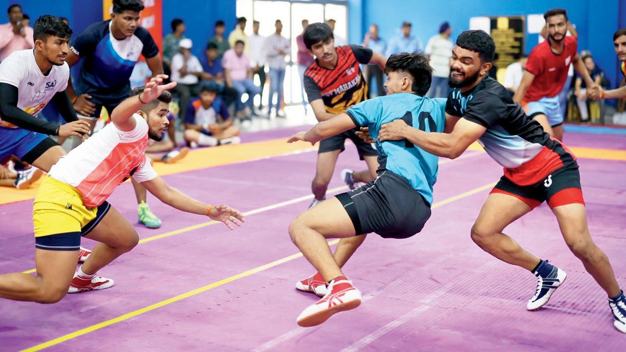 અદાણી ગ્રુપની ગુજરાત જાયન્ટ્સ ટીમે ગઈ કાલે ન્યુ યંગ પ્લેયર્સ (એનવાયપી) સિલેક્શન ટ્રાયલ યોજી હતી. અમદાવાદ, દિલ્હી અને ચેન્નઈ ખાતેની આ ટ્રાયલ્સમાં કુલ ૨૫૦ ખેલાડીઓએ ભાગ લીધો હતો. એમાં શૉર્ટ-લિસ્ટ કરાયેલા પ્લેયર્સનાં નામ ટૂંક સમયમાં જાહેર કરવામાં આવશે.