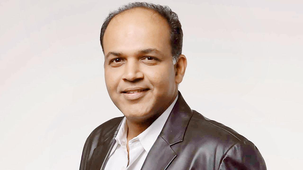  આશુતોષ ગોવારીકર