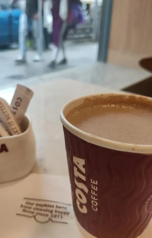 Costa Coffee
માત્ર 267માં મળતી તેમની સિગ્નેચર હોટ ચોકલેટ સૌથી કાબિલેદાદ છે.