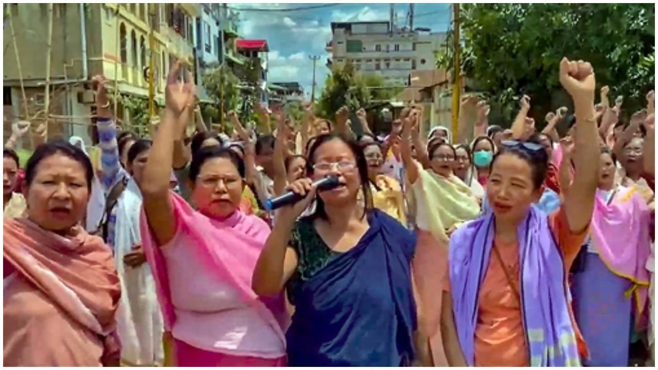 વાયરલ વીડિયોની ઘટના મામલે રાજ્યની મહિલાઓનો વિરોધ (તસવીર-PTI)