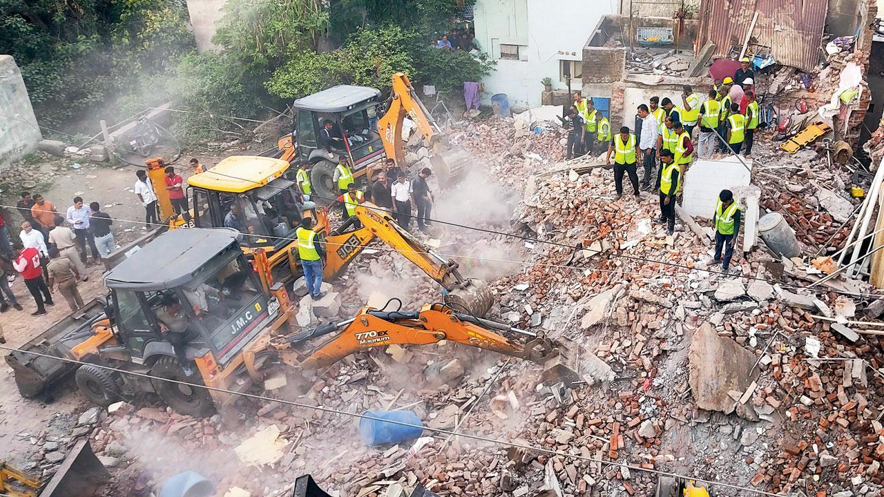 જામનગરમાં બિ​લ્ડિંગ ધરાશાયી થતાં એક બાળક સહિત ત્રણનાં મૃત્યુ