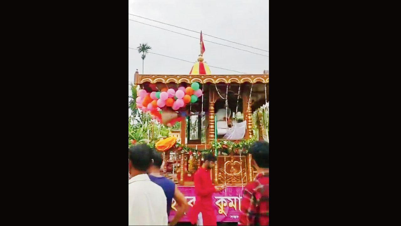 ત્રિપુરામાં હાઈ ટેન્શન વાયરના સંપર્કમાં આવતાં રથમાં આગઃ ૭ જણનાં મોત , ૧૮ને ઈજા