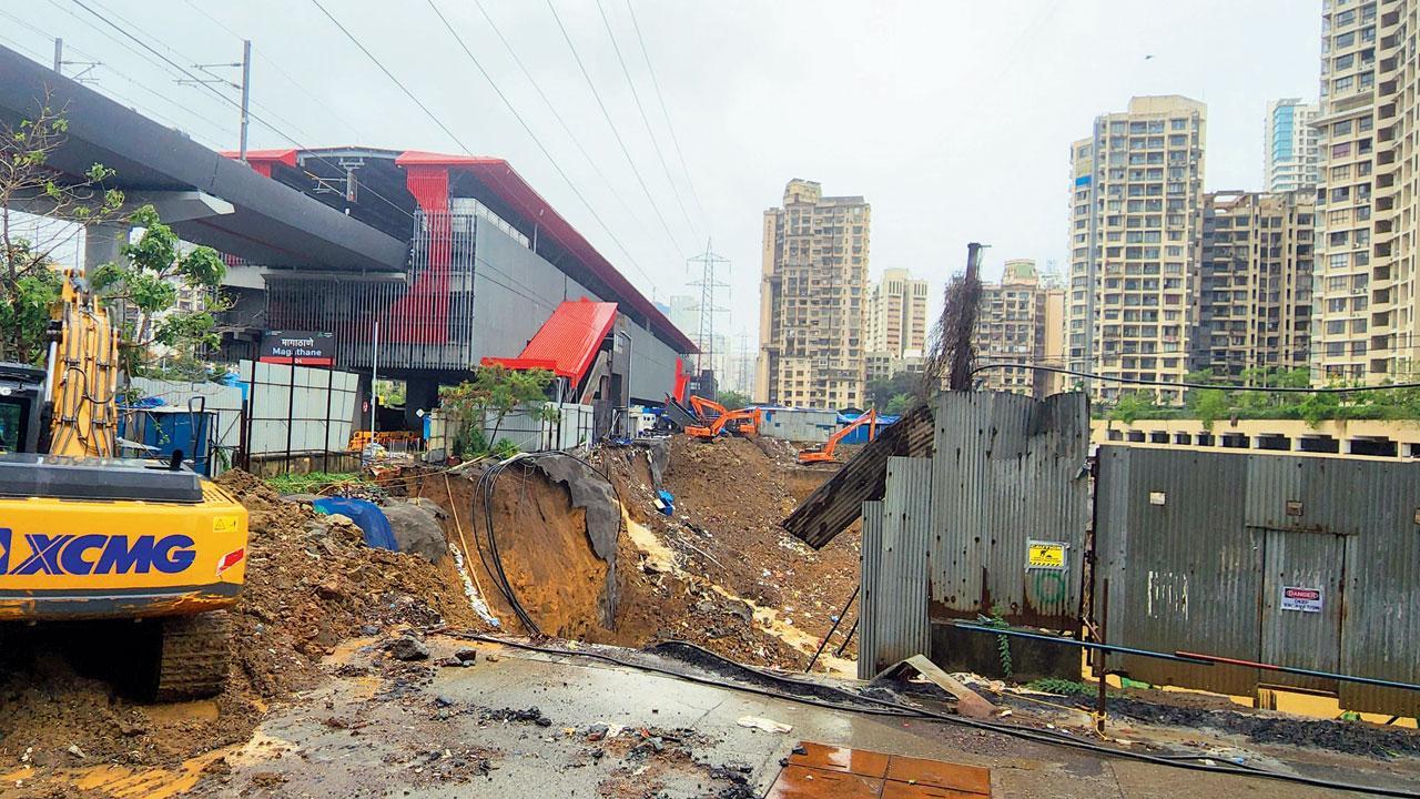 મેટ્રો સ્ટેશન પાસે જમીન ધસી પડવાની ઘટના બાદ ગઈ કાલે ત્યાં યુદ્ધના ધોરણે કામ ચાલતું હતું