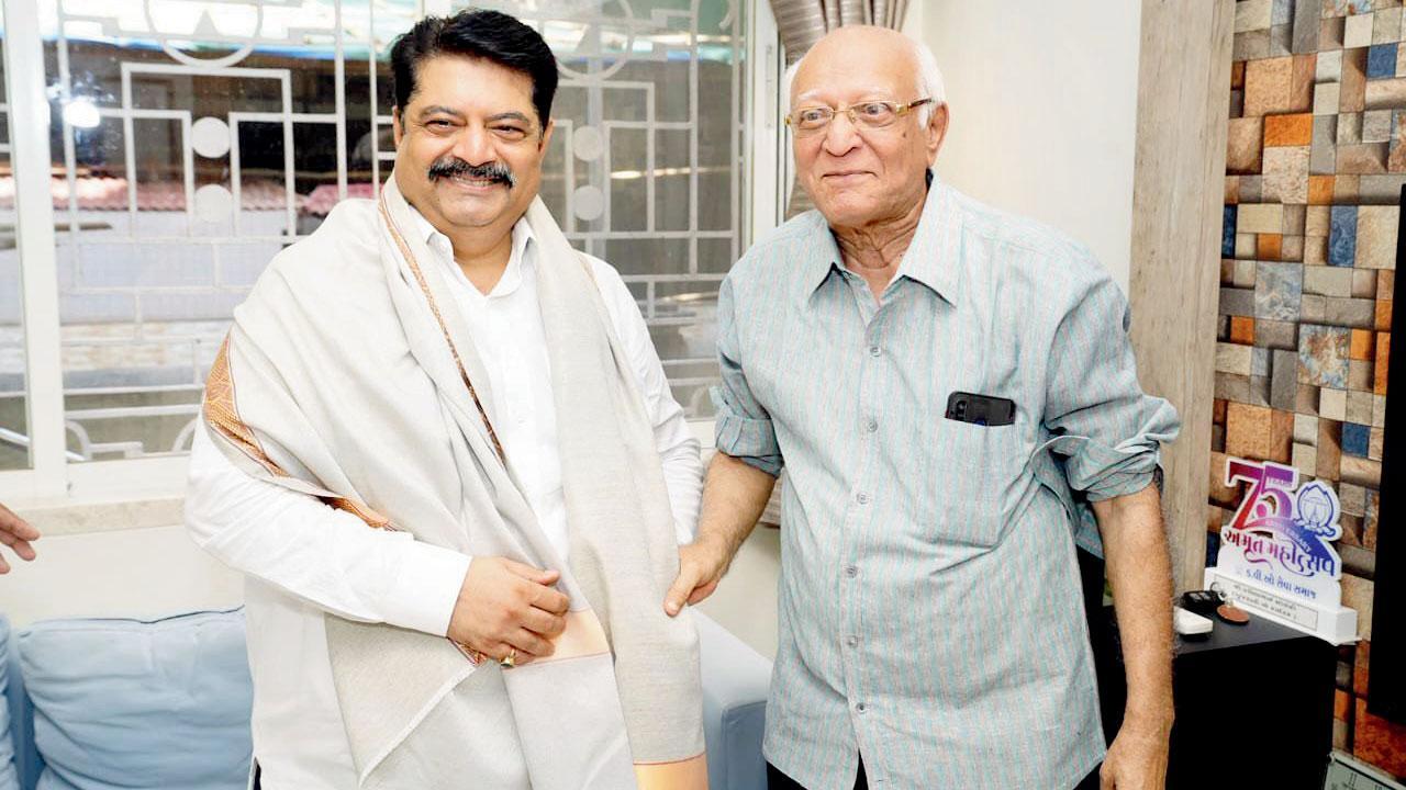 મનોજ કોટક પ્રવિણ સોલંકીની મુલાકાતે