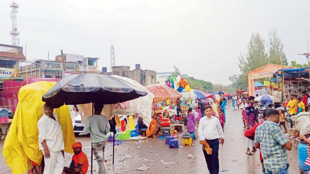 ડાંગ જિલ્લાના આહવા ખાતે ગઈ કાલે કમોસમી વરસાદ પડ્યો હતો.