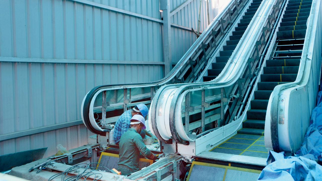 મુંબઈમાં ૧૫૦થી વધારે એસ્કેલેટર અત્યારે બંધ પડ્યાં છે (પ્રતીકાત્મક તસવીર)