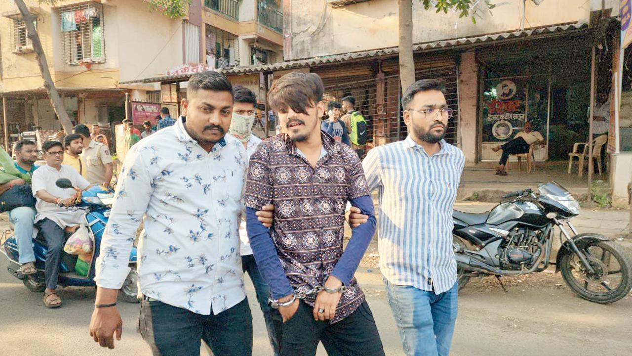 વિરાર પોલીસે વક્રતુંડ અપાર્ટમેન્ટમાં રહેતી માતાની હત્યા કરનાર આરોપી દીકરાની ધરપકડ કરી હતી. તસવીર: મહેશ ગોહિલ