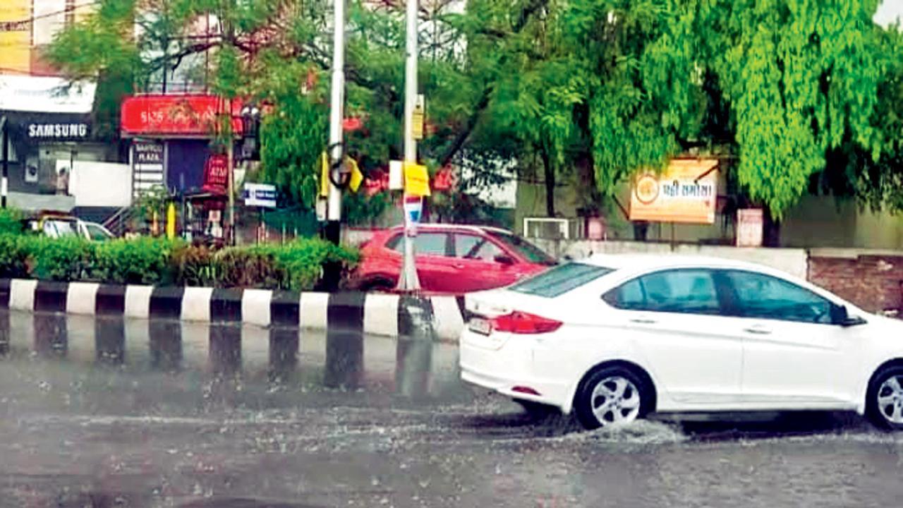 વડોદરા શહેરમાં ગઈ કાલે કમોસમી વરસાદ પડ્યો હતો.