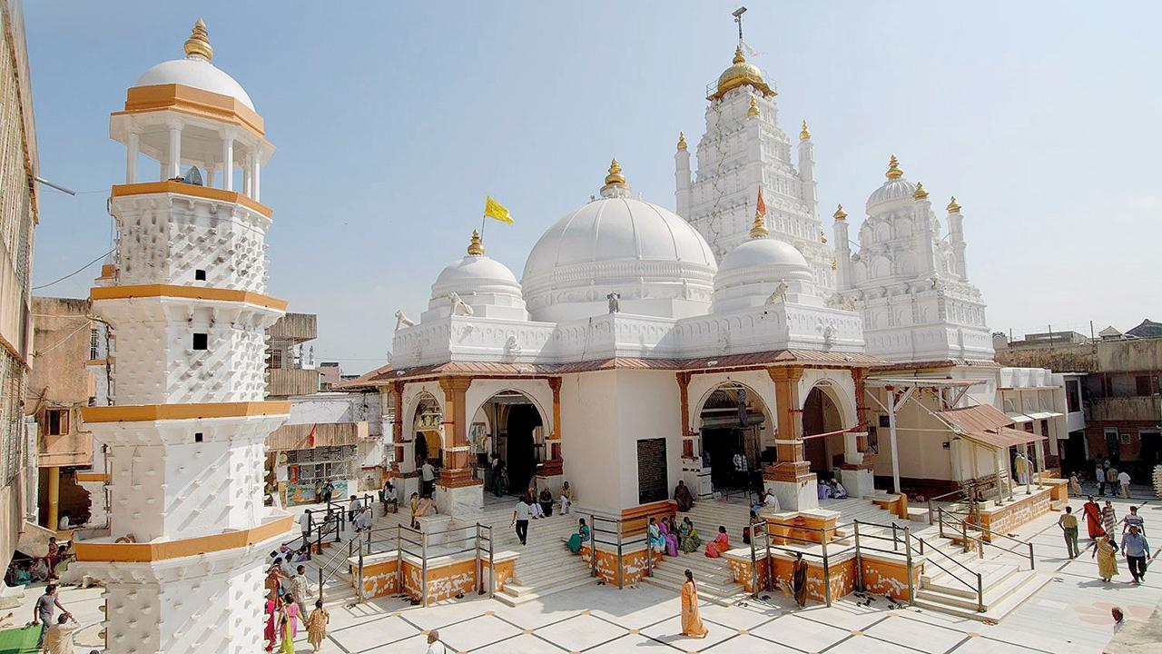 ડાકોરના ઠાકોર, તારા બંધ દરવાજા ખોલ...
