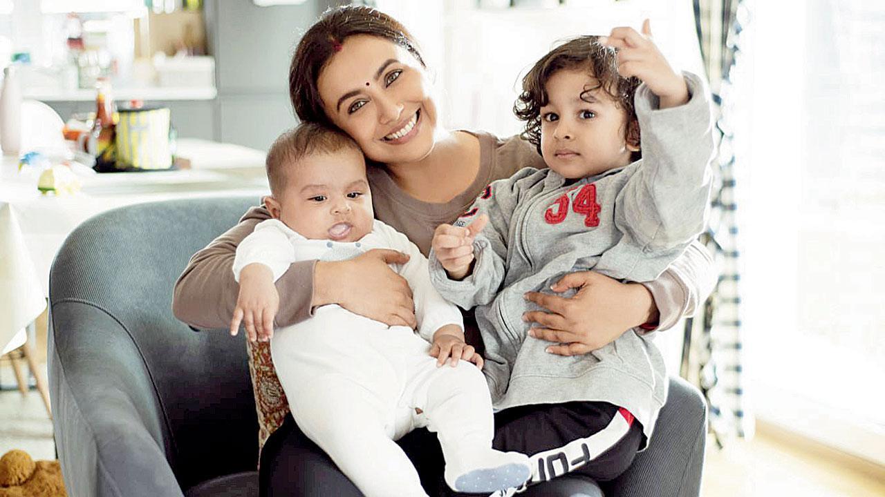 રાનીની ફિલ્મે પહેલા દિવસે ૧.૨૭ કરોડ અને ‘ઝ્‍વિગાટો’એ ૪૨ લાખનો કર્યો બિઝનેસ