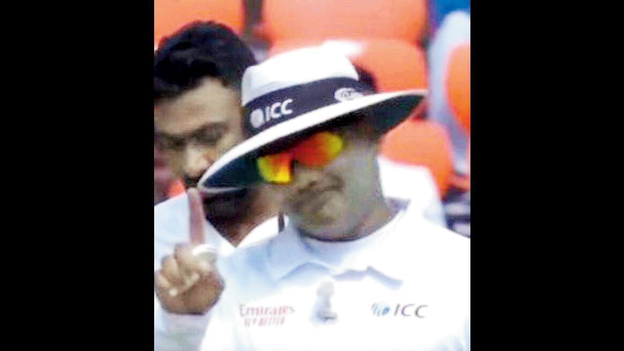 કોહલીએ અમ્પાયરને મજાકમાં કહ્યું, ‘મૈં હોતા તો આઉટ થા’