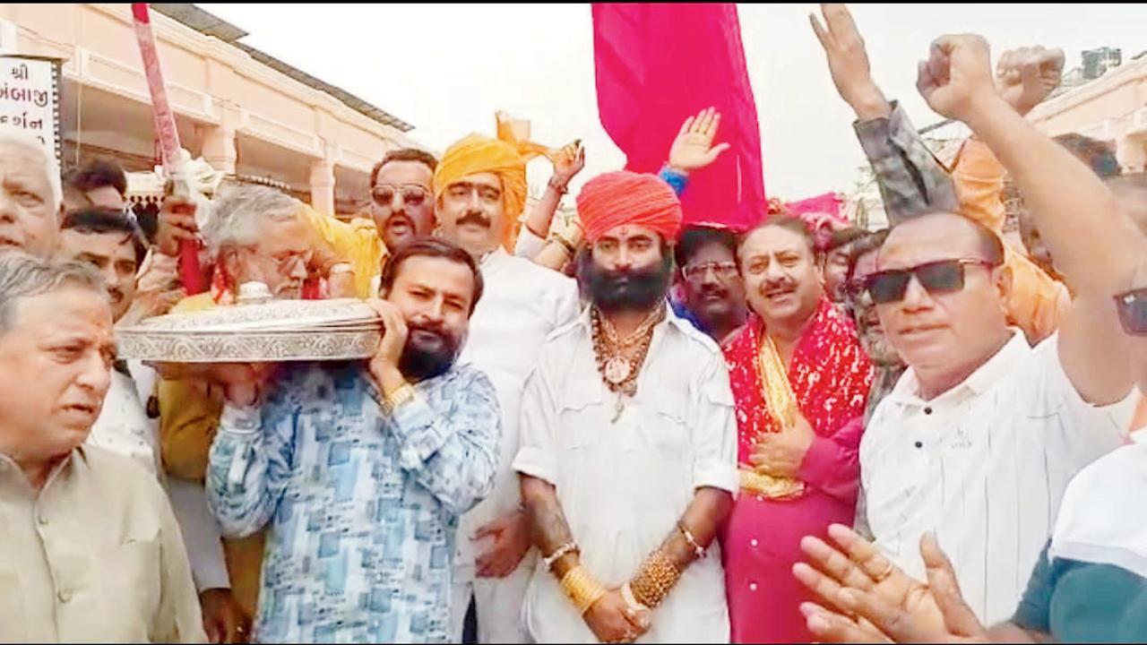 અંબાજીમાં મોહનથાળનો પ્રસાદ ફરી શરૂ થતાં માઈભક્તોમાં આનંદ