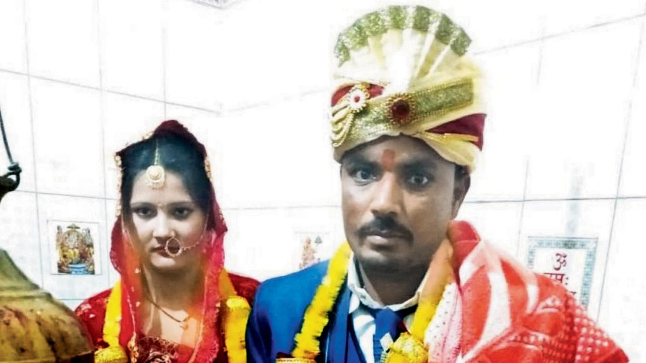 નીરજ અને મુકેશની પત્ની રુબી.