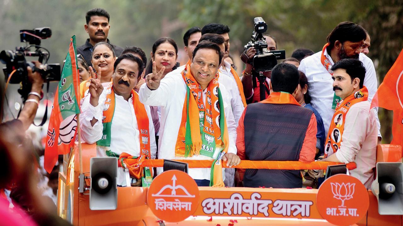ઈશાન મુંબઈ લોકસભા બેઠક ક્ષેત્રમાં ગઈ કાલે બીજેપી દ્વારા આશીર્વાદ યાત્રા કાઢવામાં આવી હતી (તસવીર : શાદાબ ખાન)