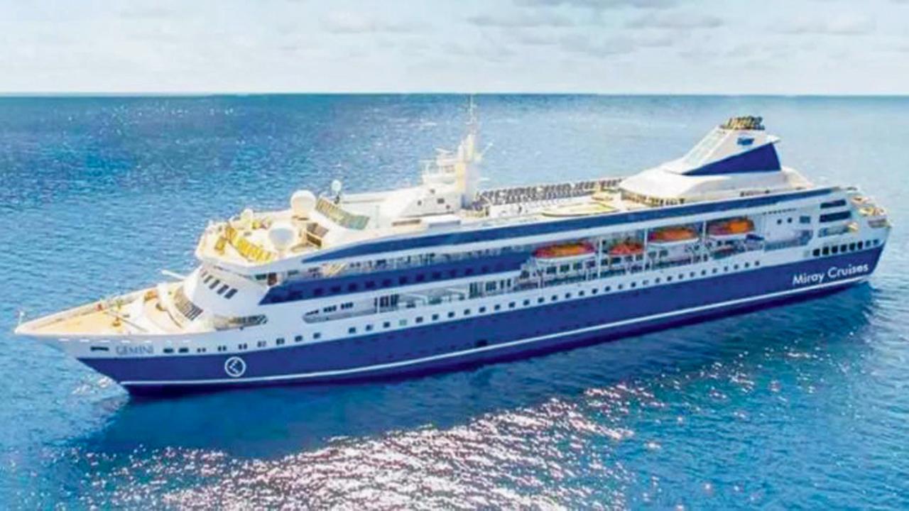 લાઇફ ઍટ સી ક્રૂઝ