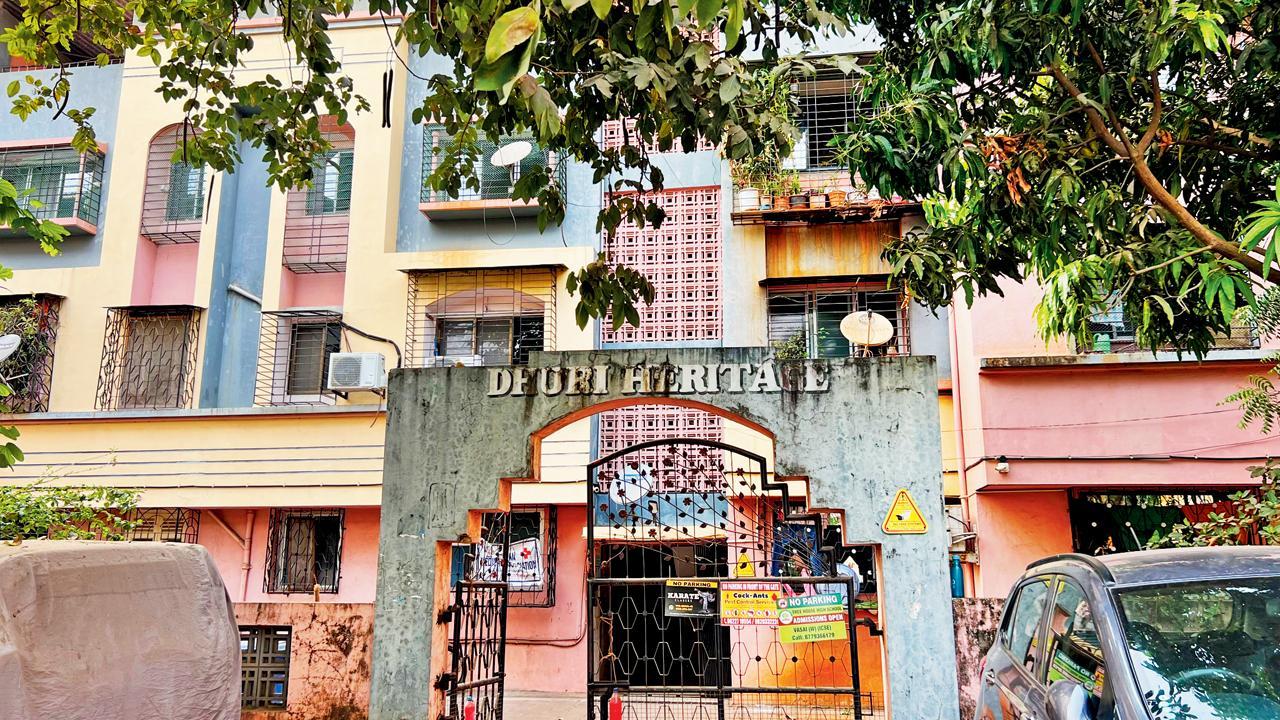 વસઈની આ સોસાયટીમાં રાશિ જૈન પતિ સાથે રહેતી હતી. તસવીર: હનિફ પટેલ