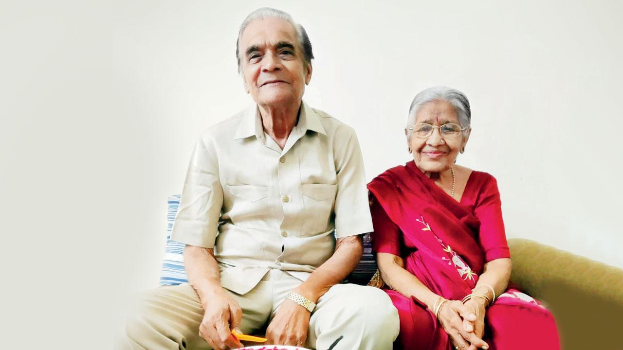 બાબુભાઈ વેરશી હરિયા અને પત્ની મંજુલાબહેન