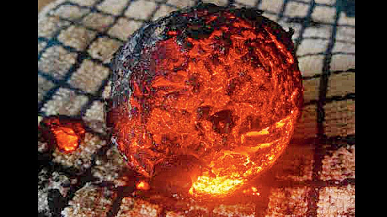 આ લિટ્ટી છે કે આગનો ગોળો?