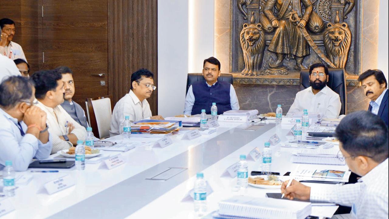 મુખ્ય પ્રધાન અને એમએમઆરડીએના ચૅરમૅન એકનાથ શિંદેની અધ્યક્ષતામાં શુક્રવારે બેઠક મળી હતી, જેમાં મહત્ત્વના નિર્ણય લેવામાં આવ્યા હતા.