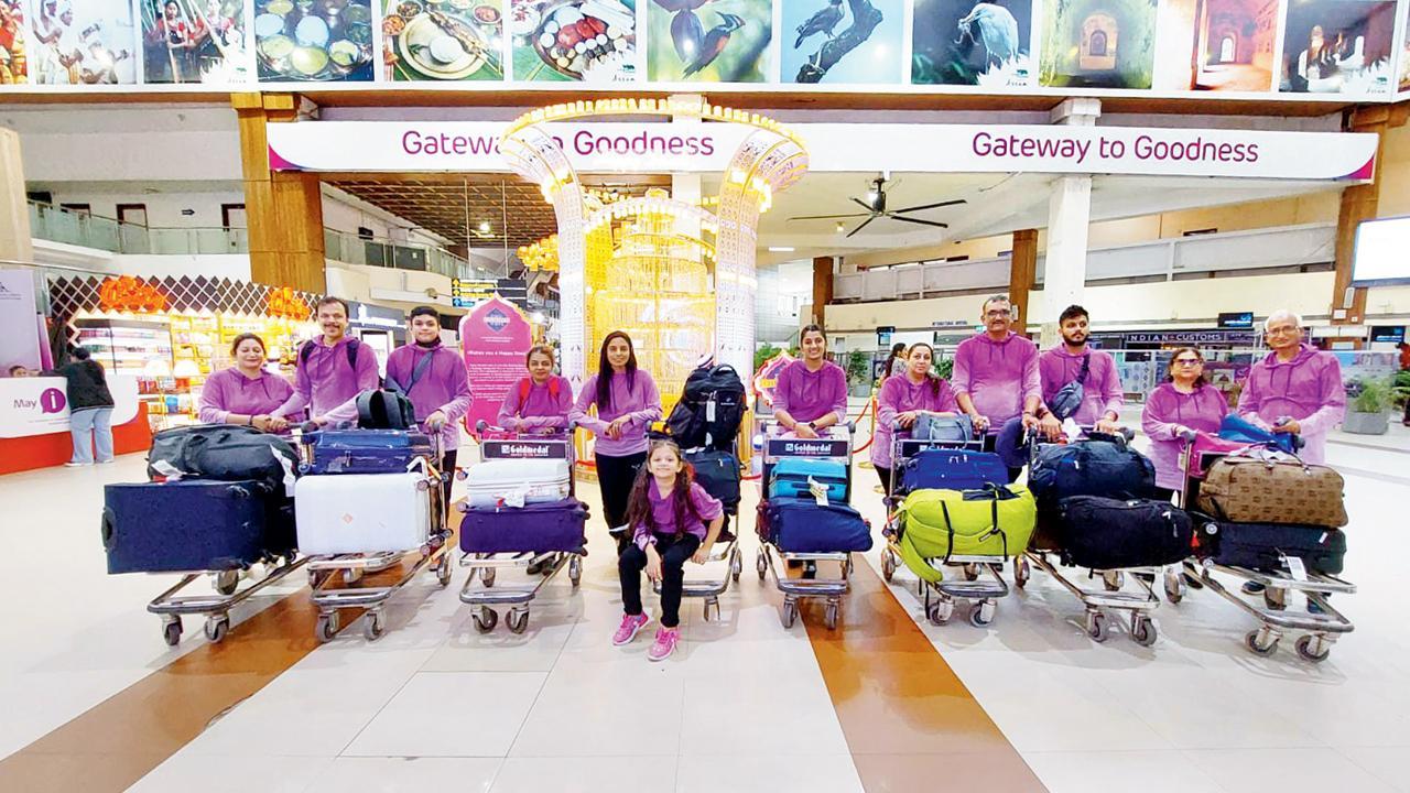 મૃગા ગાલાના ફૅમિલીનો ઍરપોર્ટ લુક 