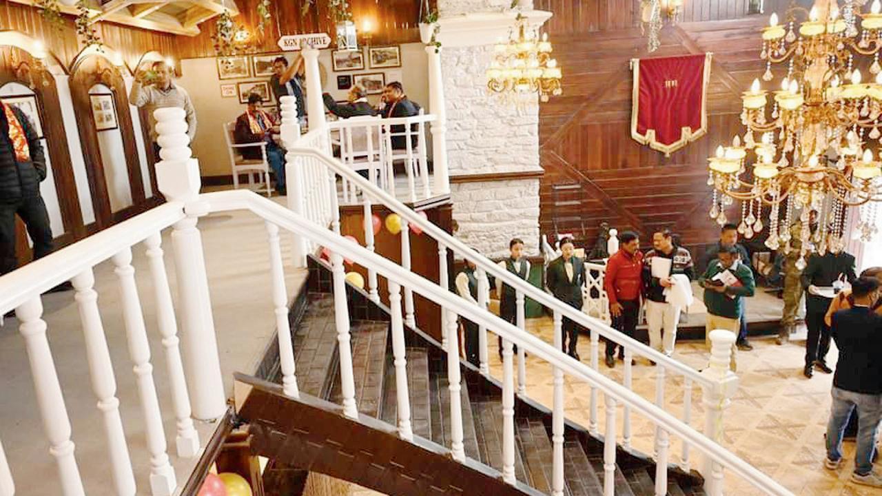 રેલવે સ્ટેશન કે કૅફે?