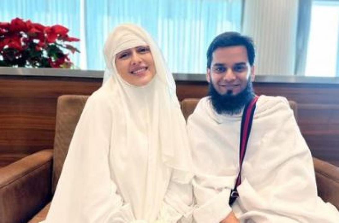 સના ખાન તેના પતિ સાથે(તસવીર સૌ. ઈન્સ્ટાગ્રામ)