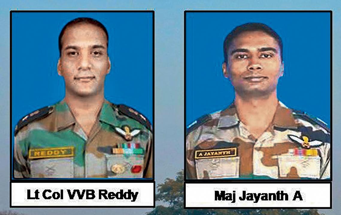 શહીદ ઑફિસર્સ લેફ્ટનન્ટ કર્નલ વીવીબી રેડ્ડી અને તેમના કો-પાઇલટ મેજર જયંત.