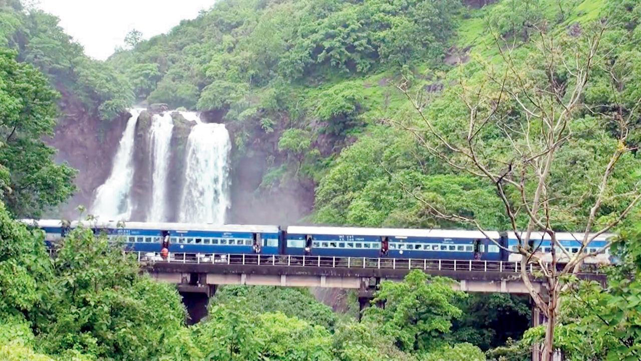 રણપત ધોધ પાસેથી પસાર થતી ટ્રેનની ક્લિપ વાઇરલ