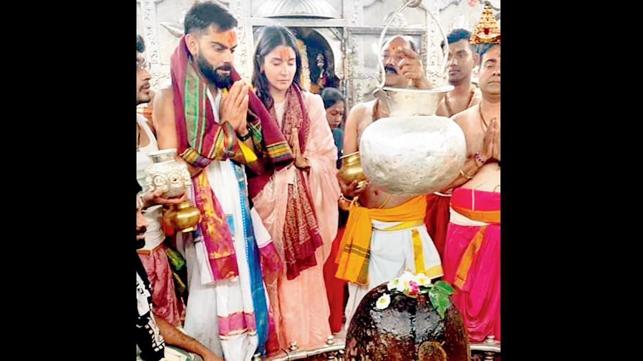 મહાકાલની મુલાકાત લીધી અનુષ્કા-વિરાટે