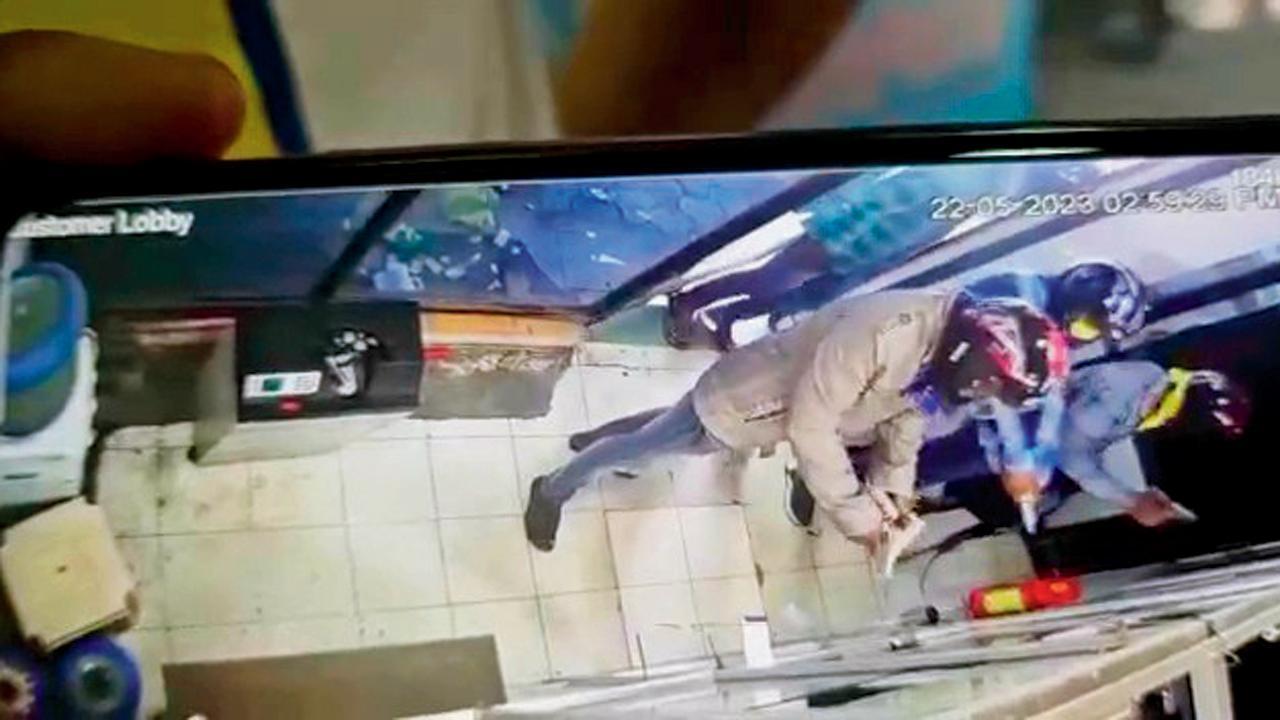 લૂંટની સીસીટીવી ફુટેજ