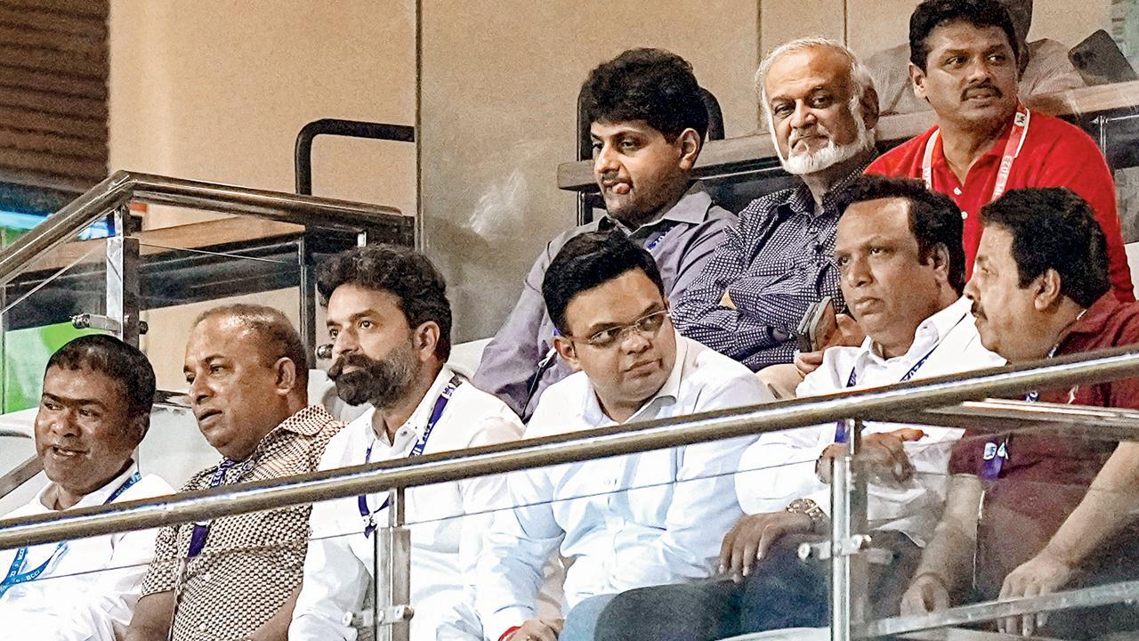 ચેન્નઈમાં ગુજરાત-ચેન્નઈ વચ્ચેની ક્વૉલિફાયર-વન વખતે બીસીસીઆઇના સેક્રેટરી જય શાહ, ખજાનચી આશિષ શેલાર અને ઉપ-પ્રમુખ રાજીવ શુક્લા, આઇપીએલના ચૅરમૅન અરુણ ધુમાલ. તસવીર પી. ટી. આઇ.