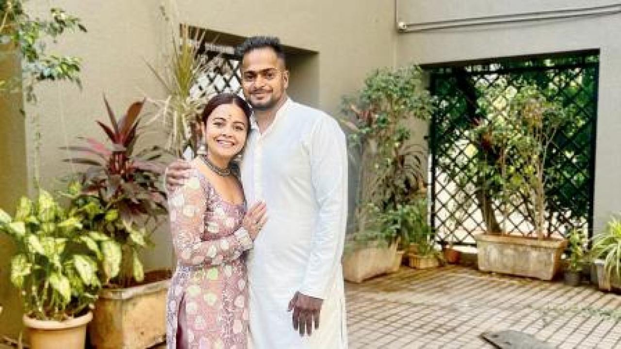 દેવોલીના ભટ્ટાચાર્ય તેના પતિ સાથે