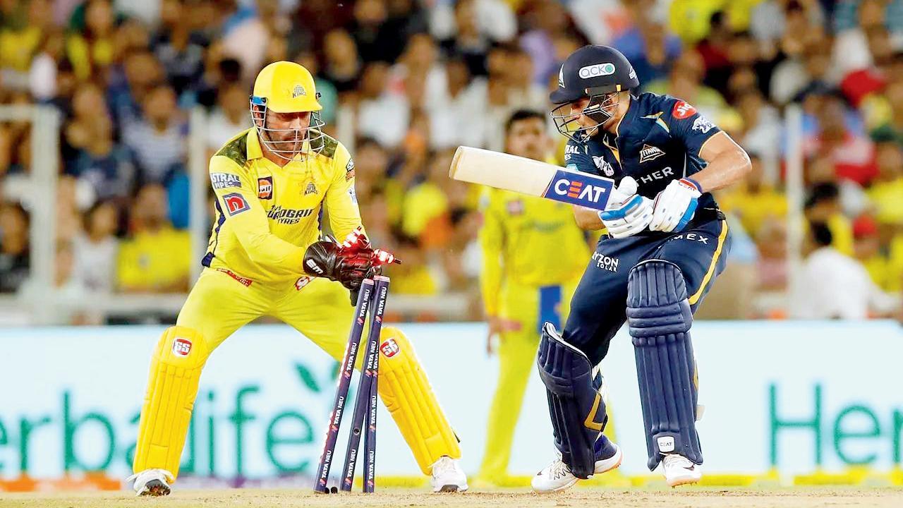 ફાઇનલમાં ચેન્નઈ માટે સૌથી ડેન્જરસ ગણાતા બૅટર શુભમન ગિલને ધોનીએ વીજળીની ઝડપે એટલે કે ૦.૧ સેકન્ડમાં સ્ટમ્પિંગ કરી હતી