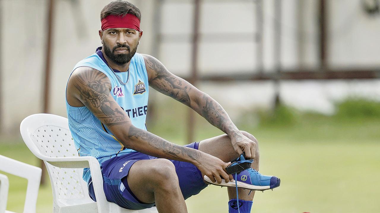 અમદાવાદમાં ગઈ કાલે પ્રૅક્ટિસ સેશન વખતે ગુજરાત ટાઇટન્સનો કૅપ્ટન હાર્દિક પંડ્યા. તસવીર પી. ટી. આઇ.