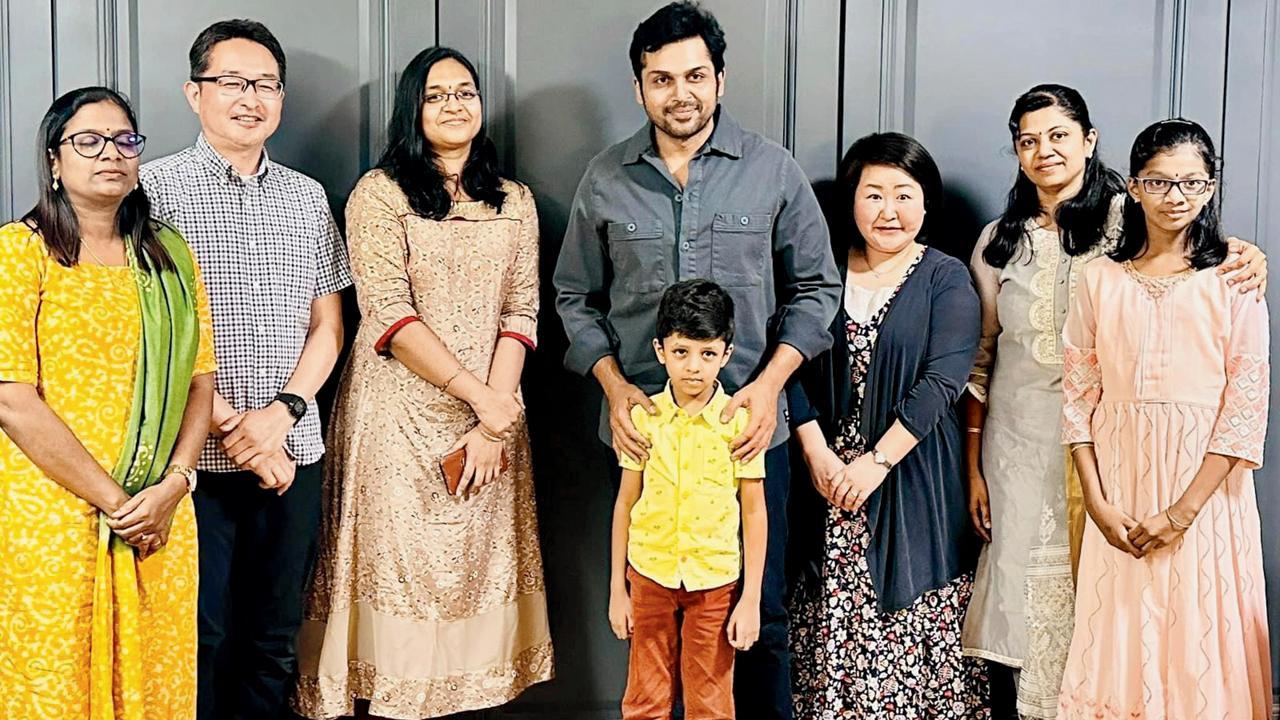 જપાનથી ‘PS 2’ જોવા આવેલાનું ઘરે સ્વાગત કર્યું કાર્થીએ