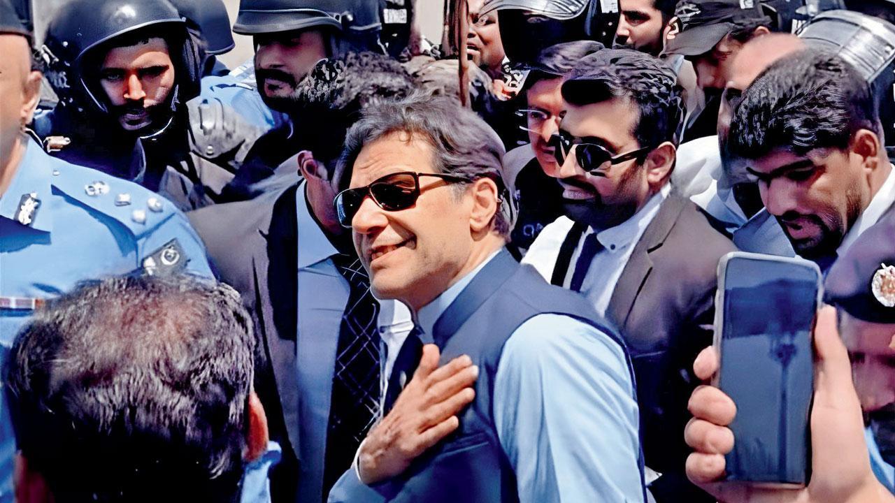 ગઈ કાલે સુનાવણી માટે ઇસ્લામાબાદ હાઈ કોર્ટમાં આવેલા ઇમરાન ખાન